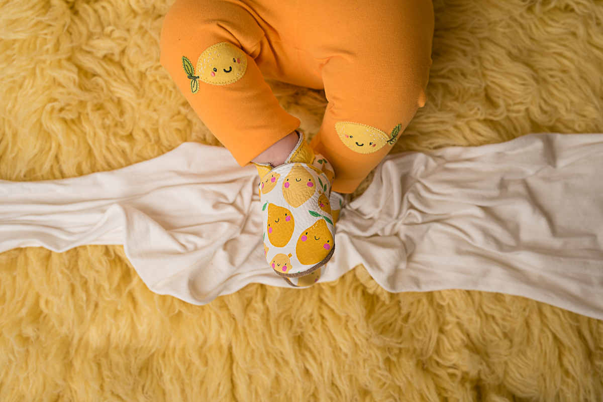When Do Babies Find Their Feet?
