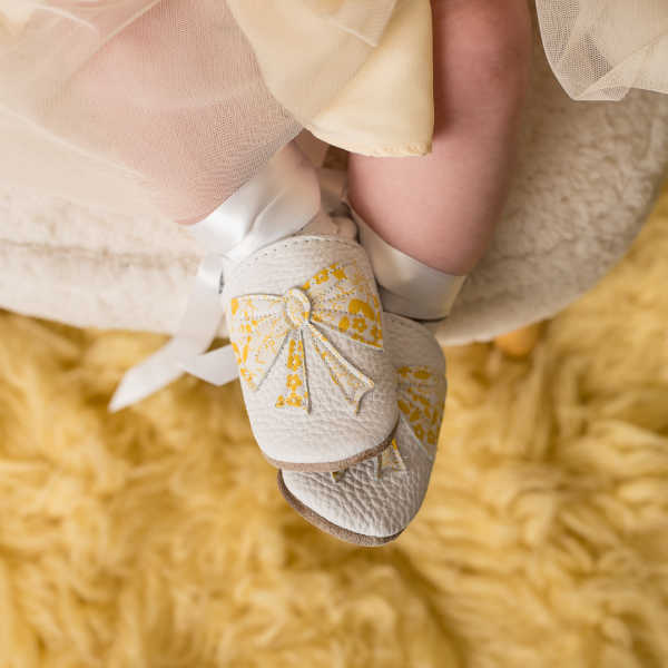 Bow White/Buttercup